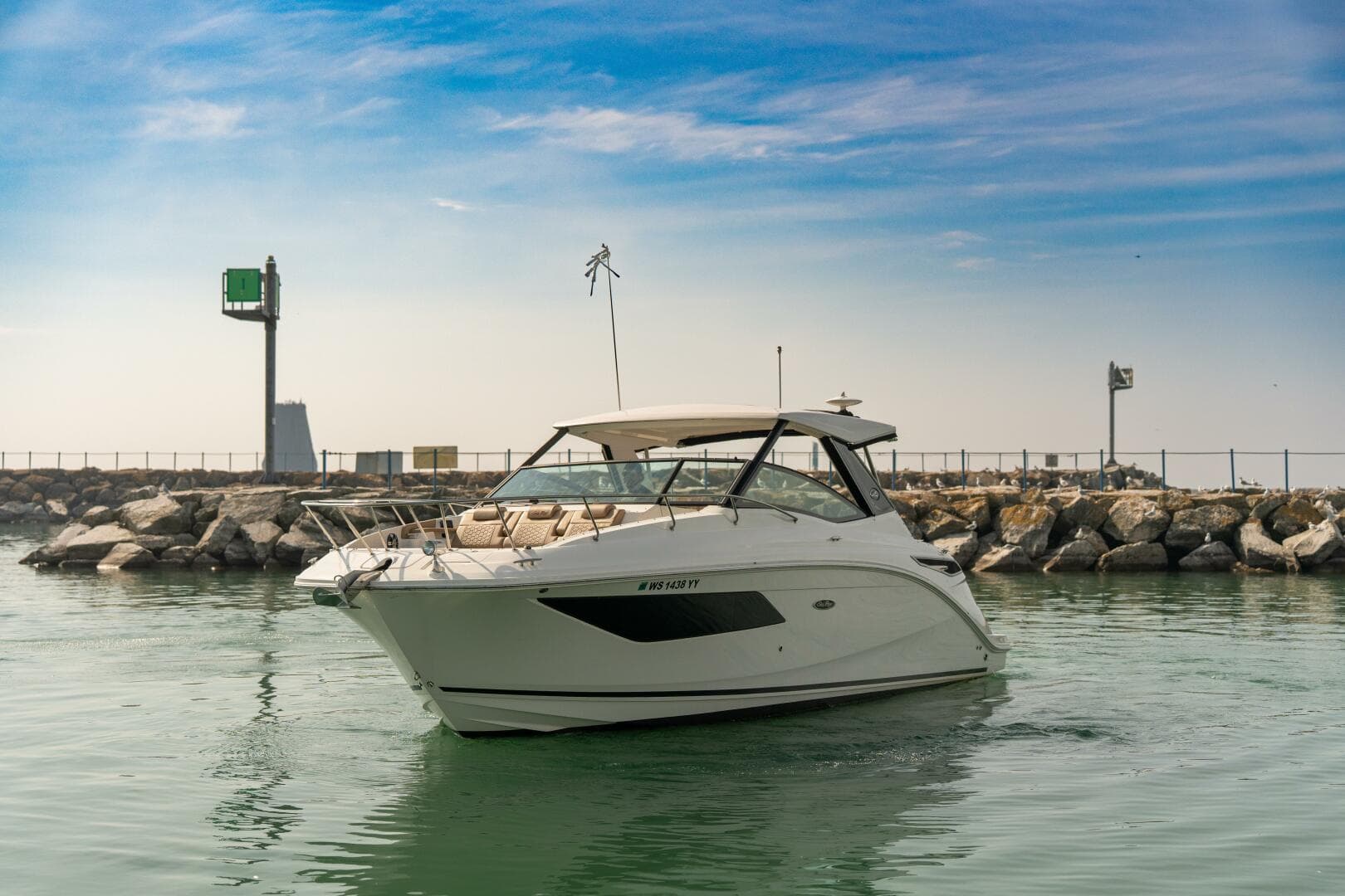 2019 Sea Ray 320 Sundancer — photo 2