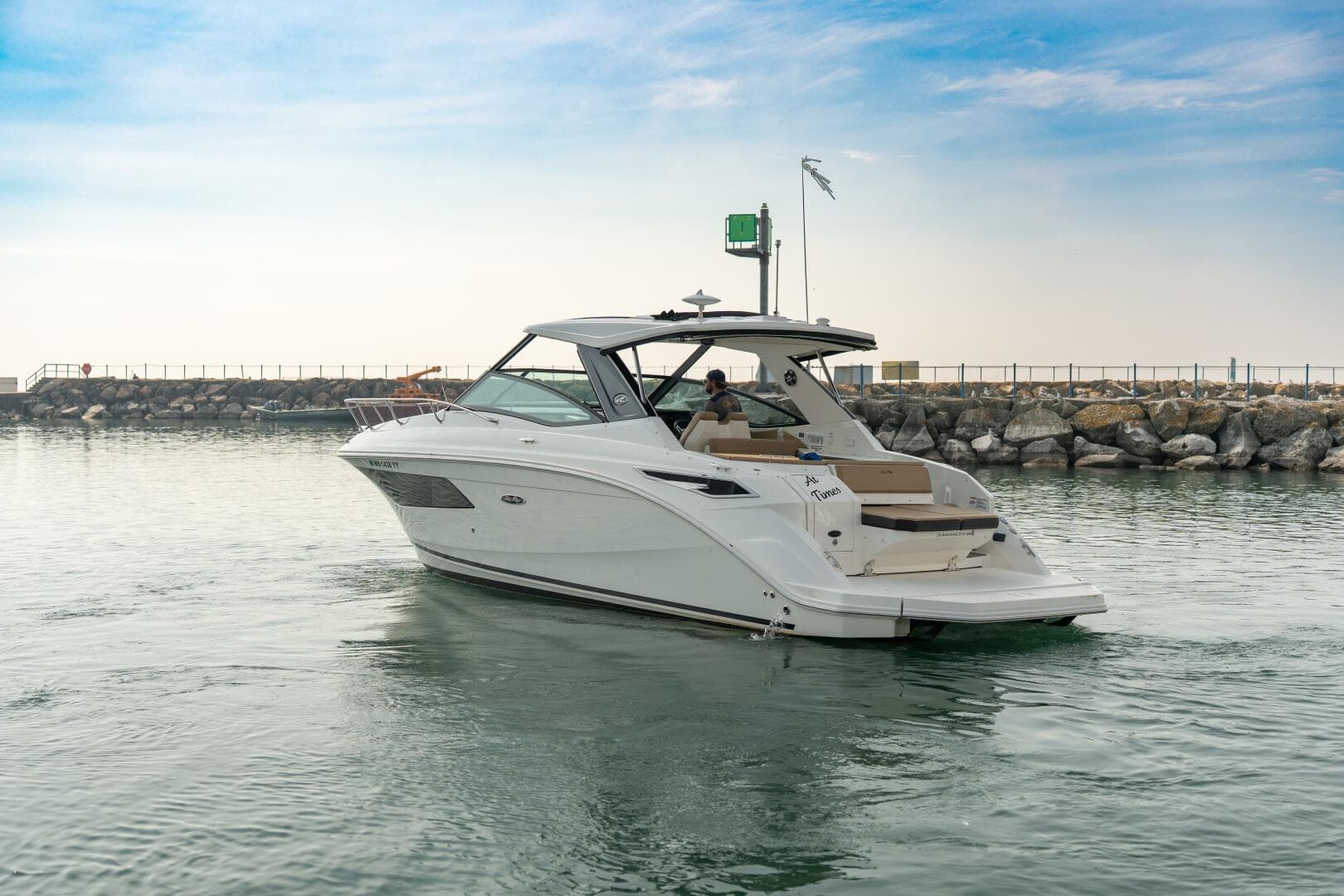 2019 Sea Ray 320 Sundancer — photo 8