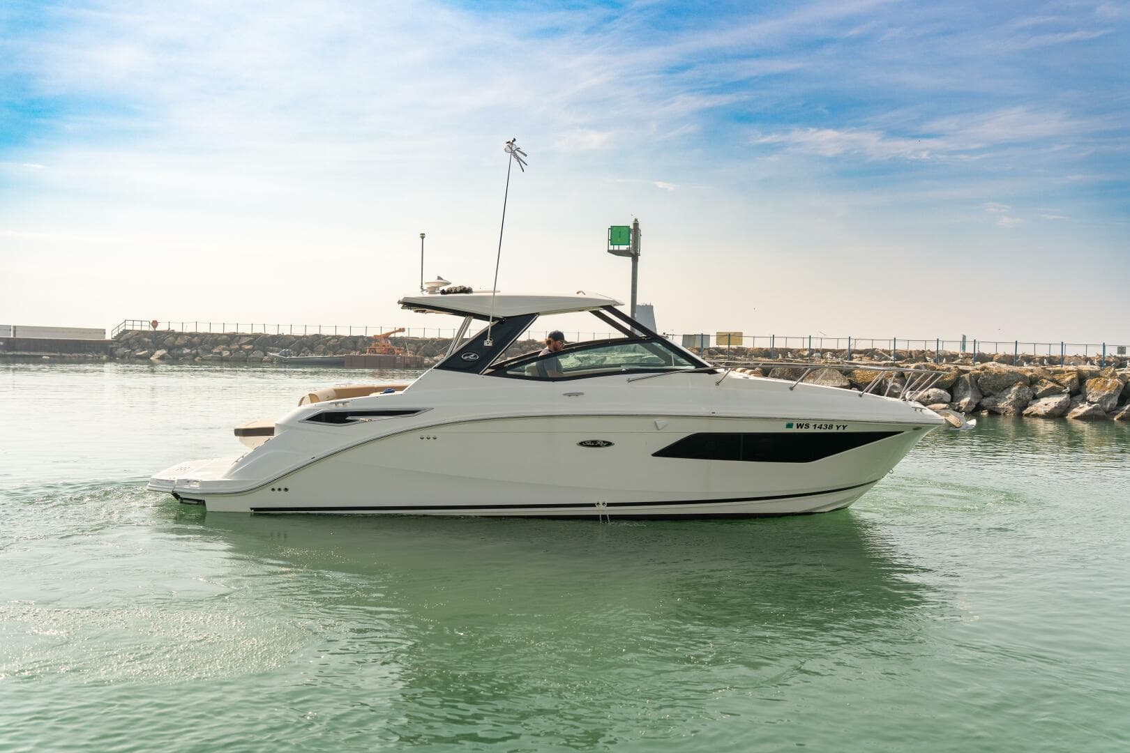 2019 Sea Ray 320 Sundancer — photo 11