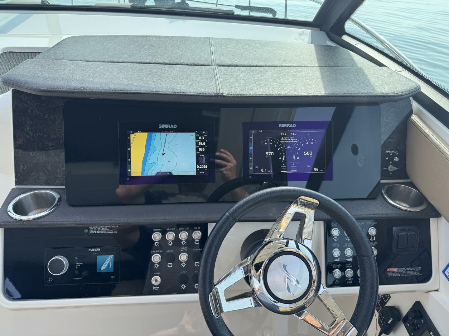 2019 Sea Ray 320 Sundancer — photo 64