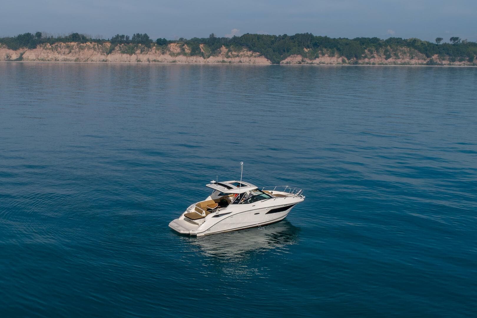 2019 Sea Ray 320 Sundancer — photo 25