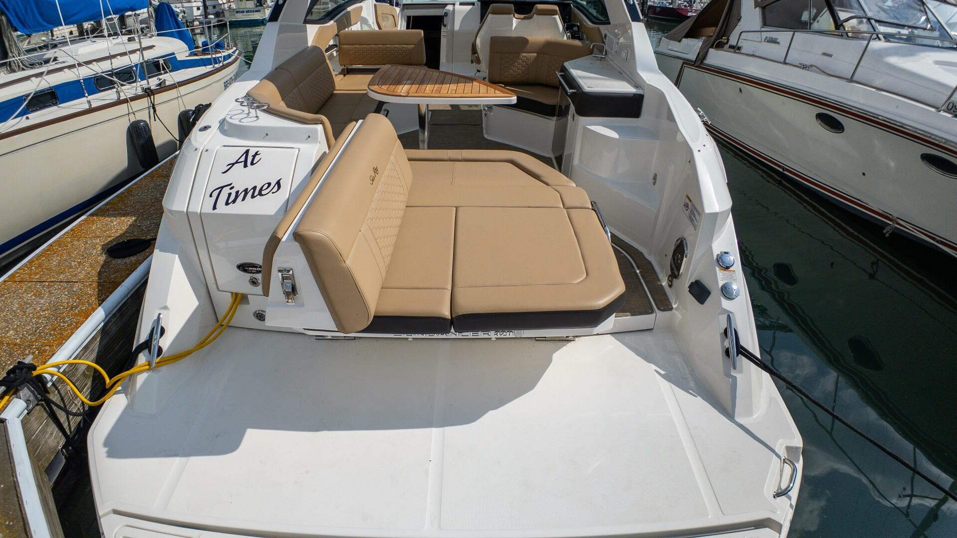 2019 Sea Ray 320 Sundancer — photo 40