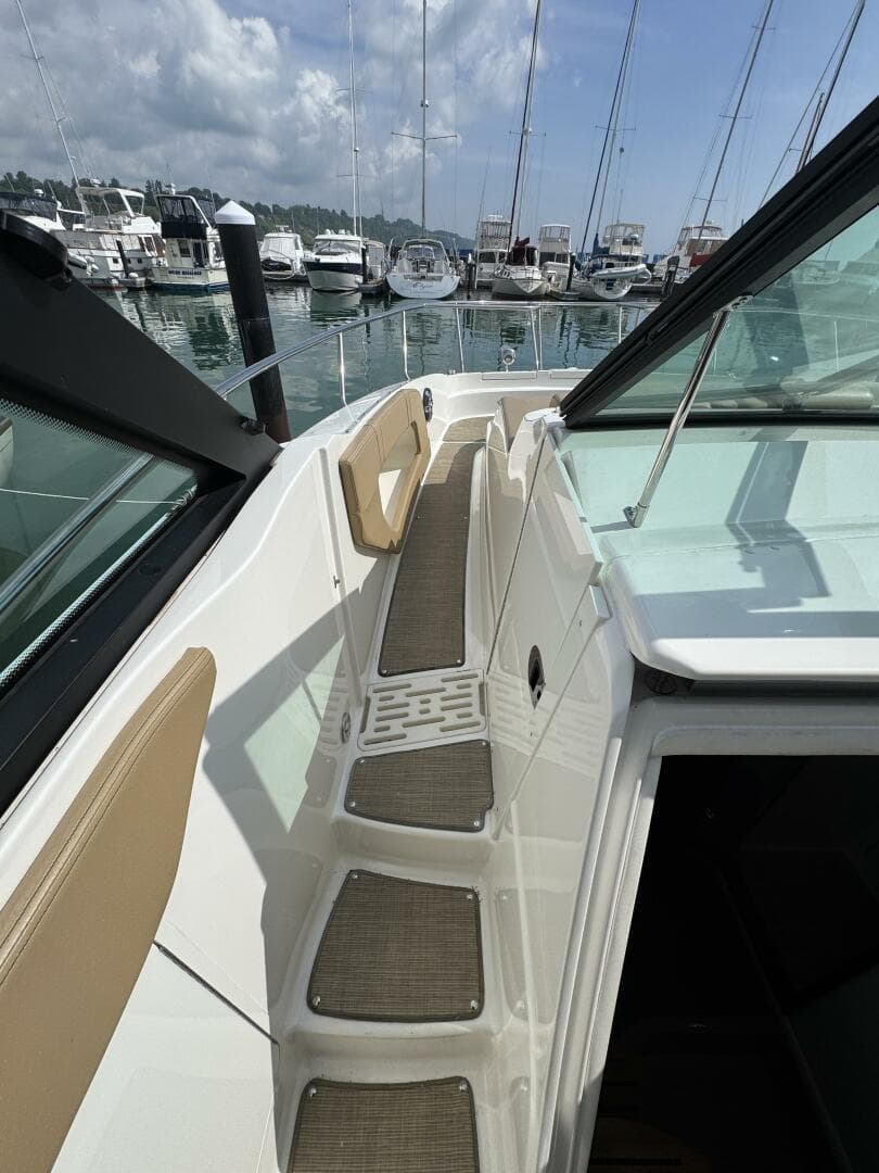 2019 Sea Ray 320 Sundancer — photo 92