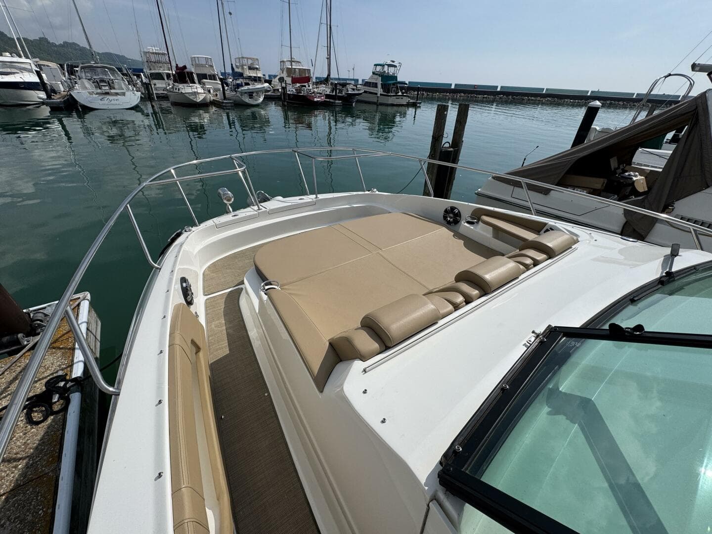 2019 Sea Ray 320 Sundancer — photo 93