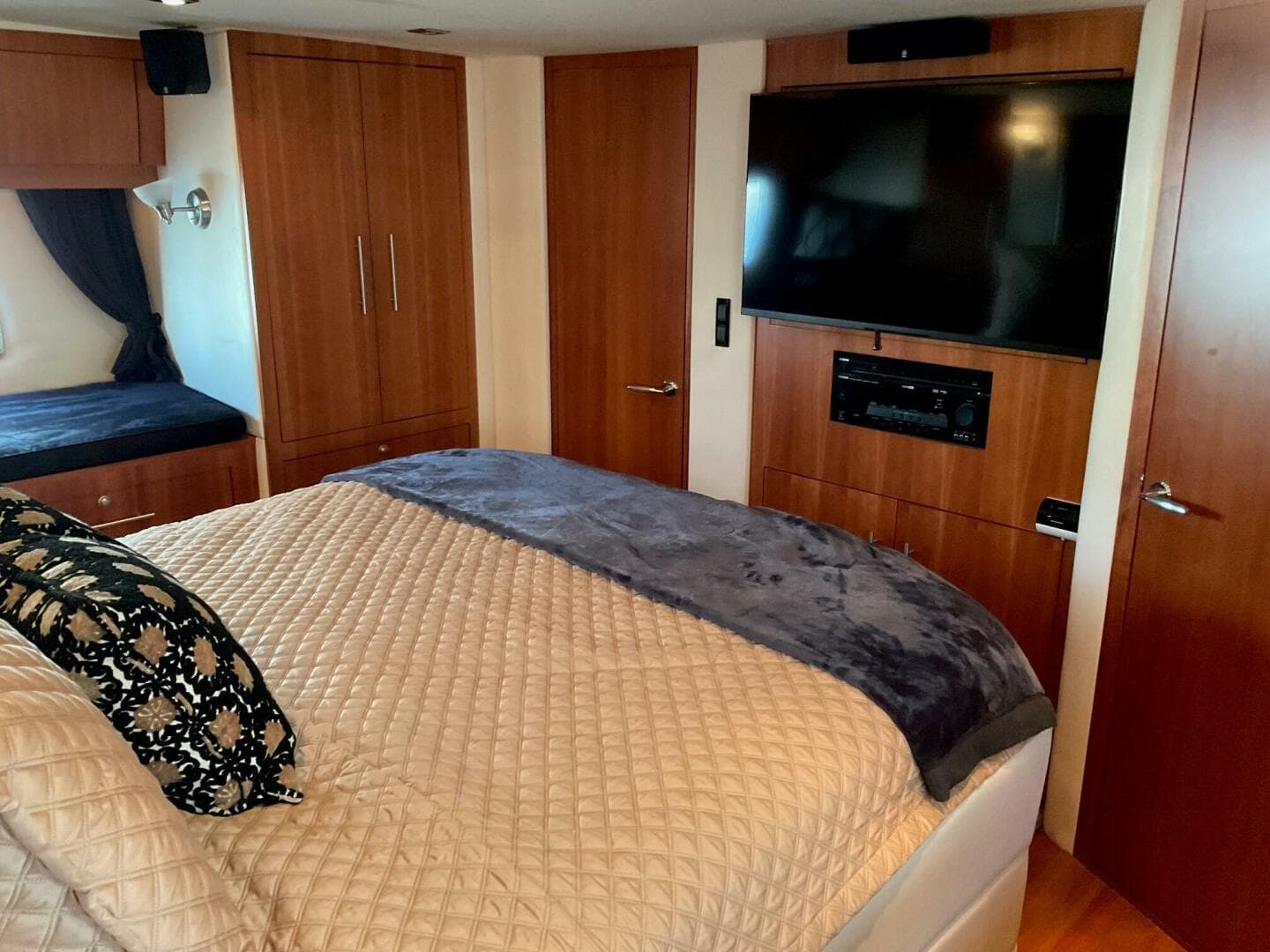 2009 Regal 5260 Sport Coupe — photo 28