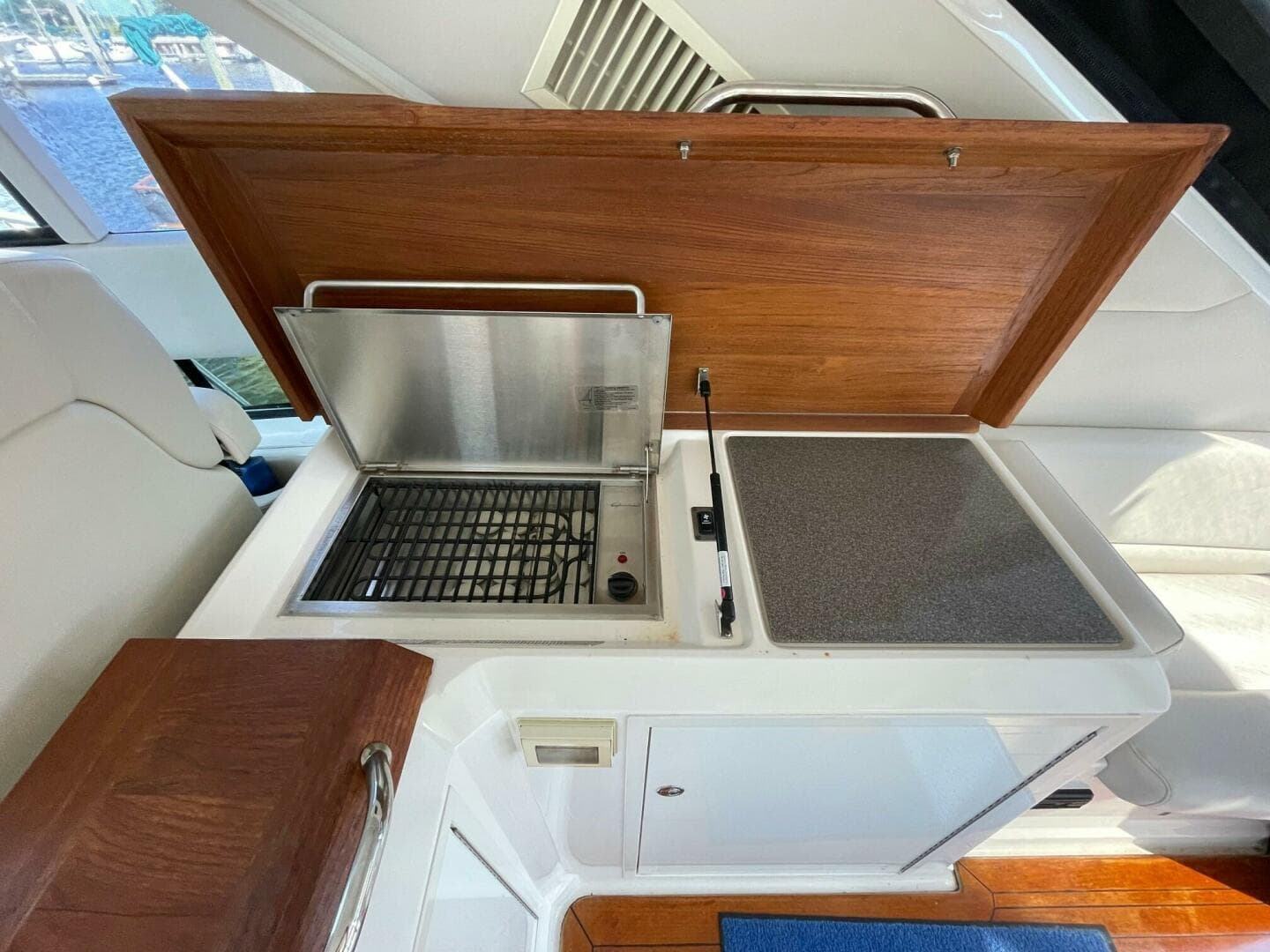 2009 Regal 5260 Sport Coupe — photo 9