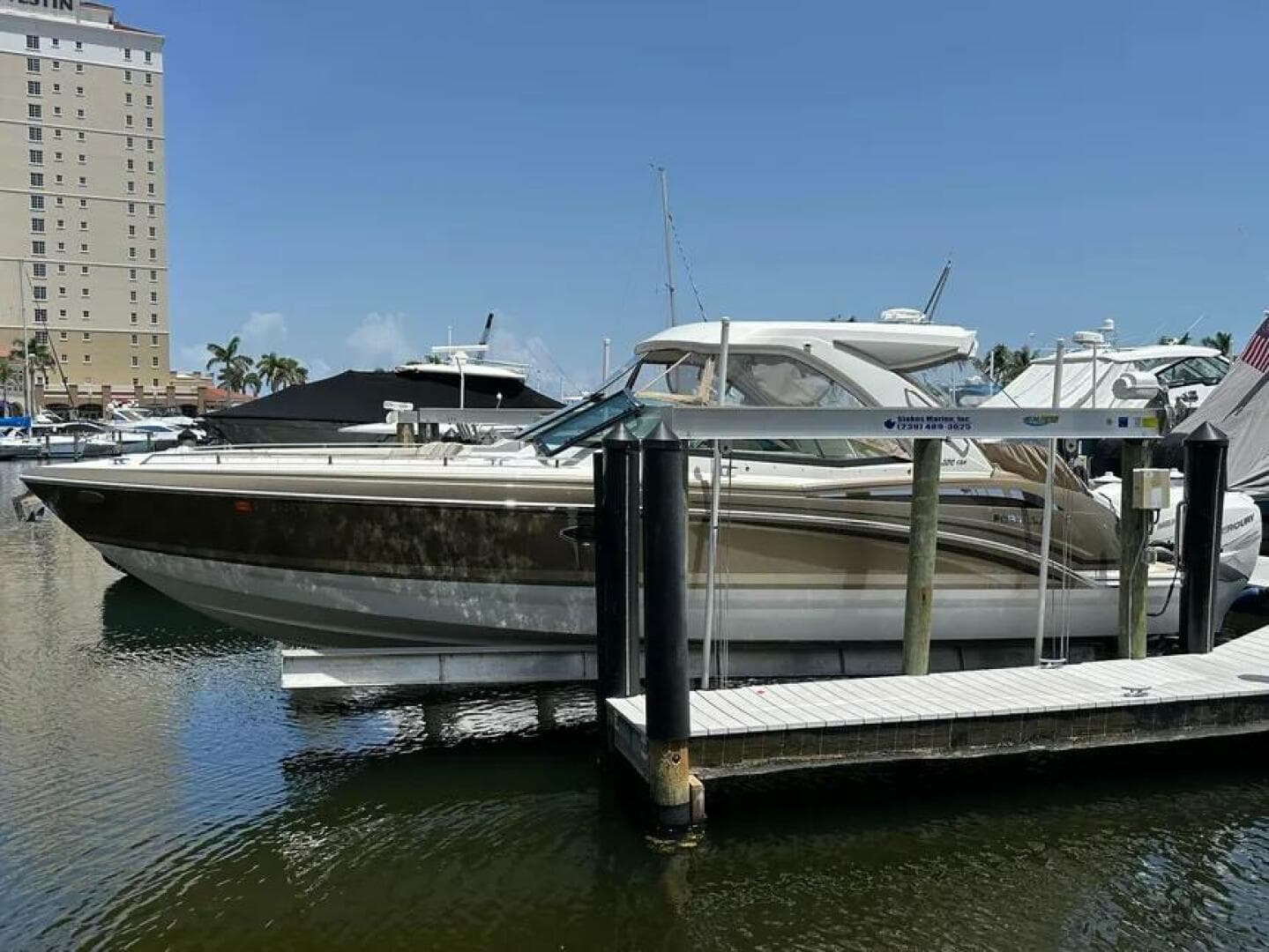 2019 Formula 350 Crossover Bowrider — photo 2