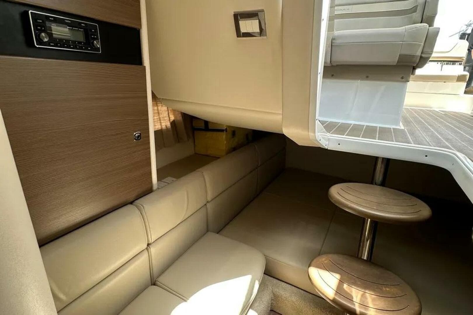 2019 Formula 350 Crossover Bowrider — photo 24