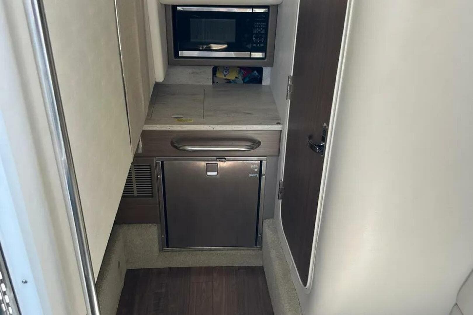 2019 Formula 350 Crossover Bowrider — photo 30