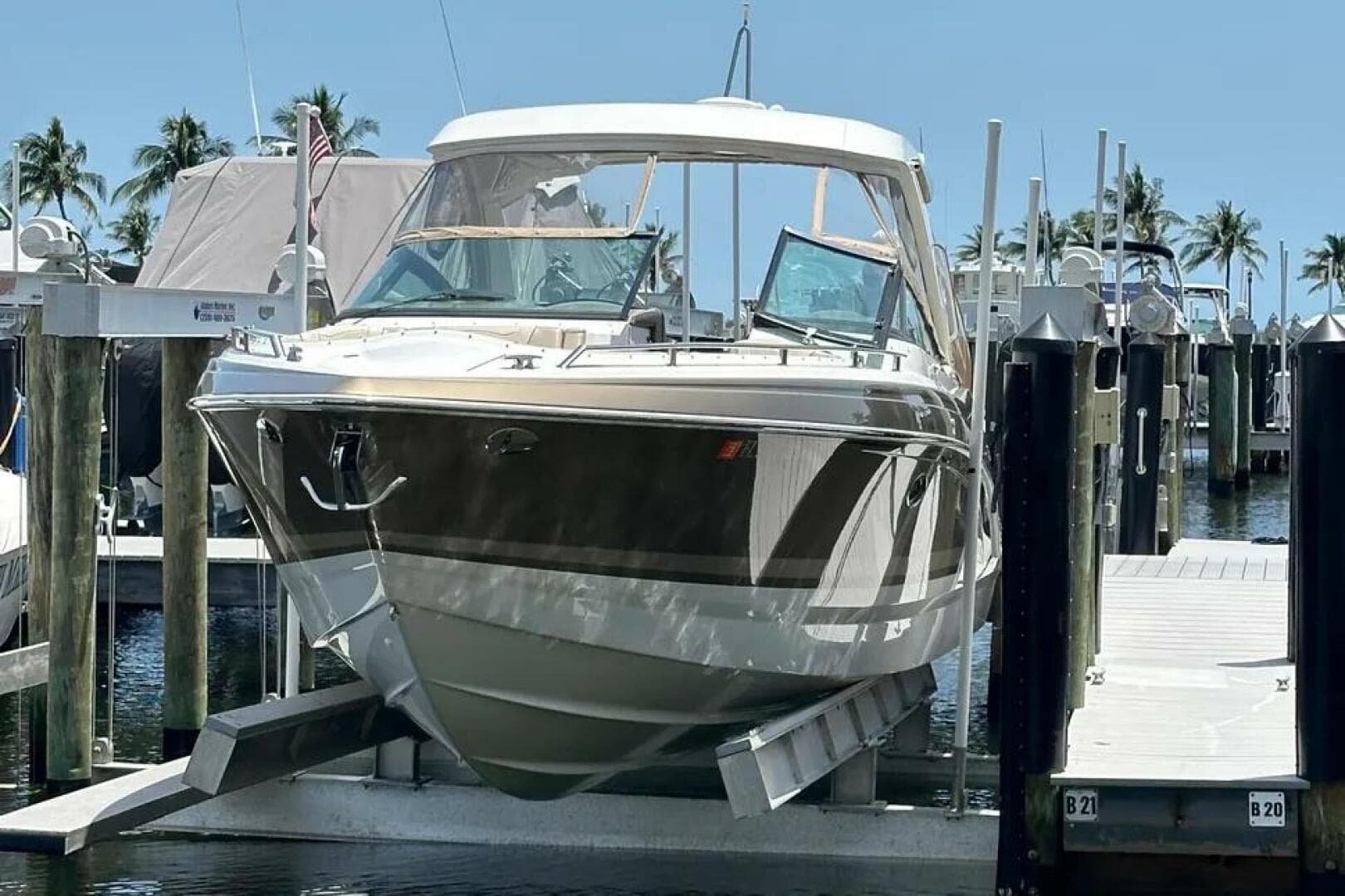 2019 Formula 350 Crossover Bowrider — photo 3