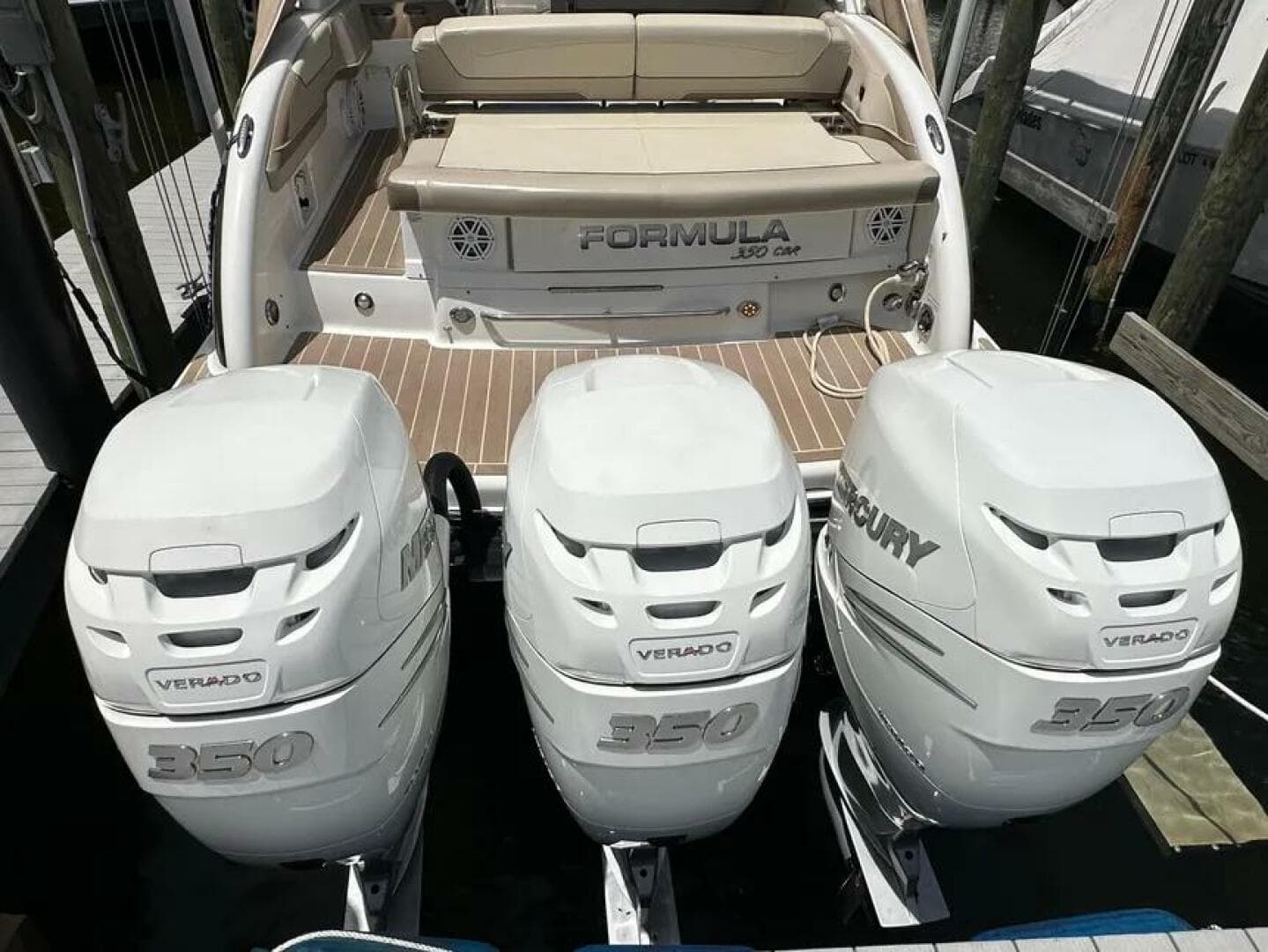 2019 Formula 350 Crossover Bowrider — photo 22
