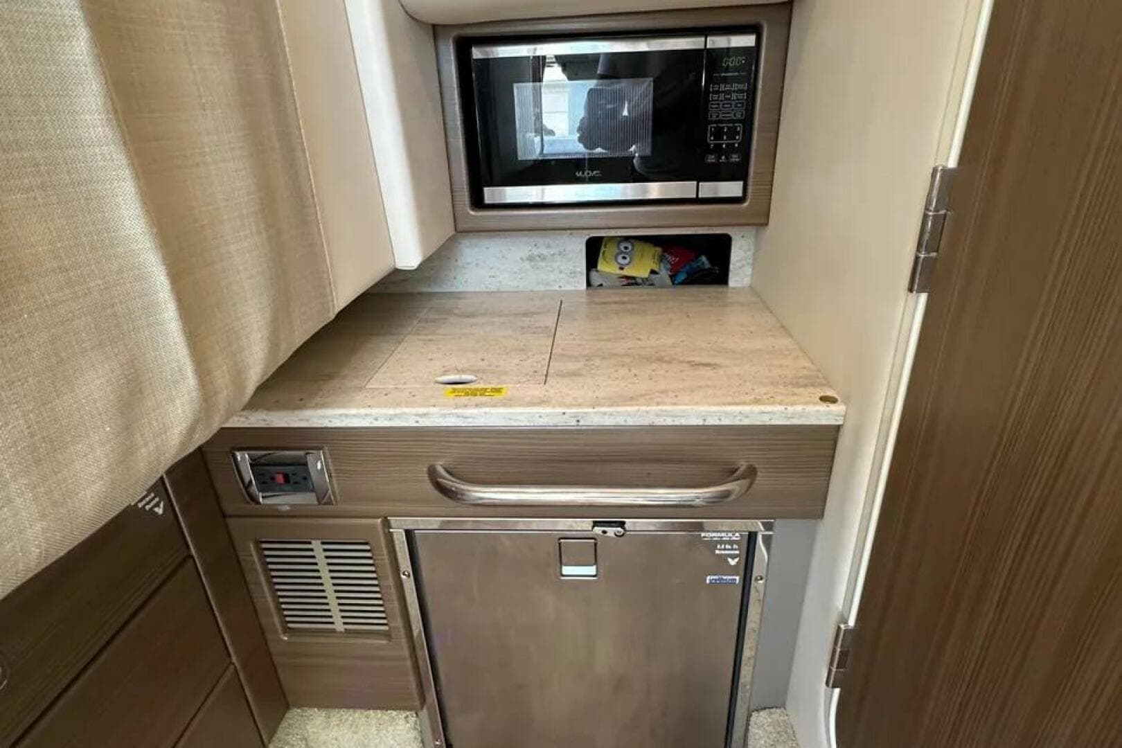 2019 Formula 350 Crossover Bowrider — photo 26