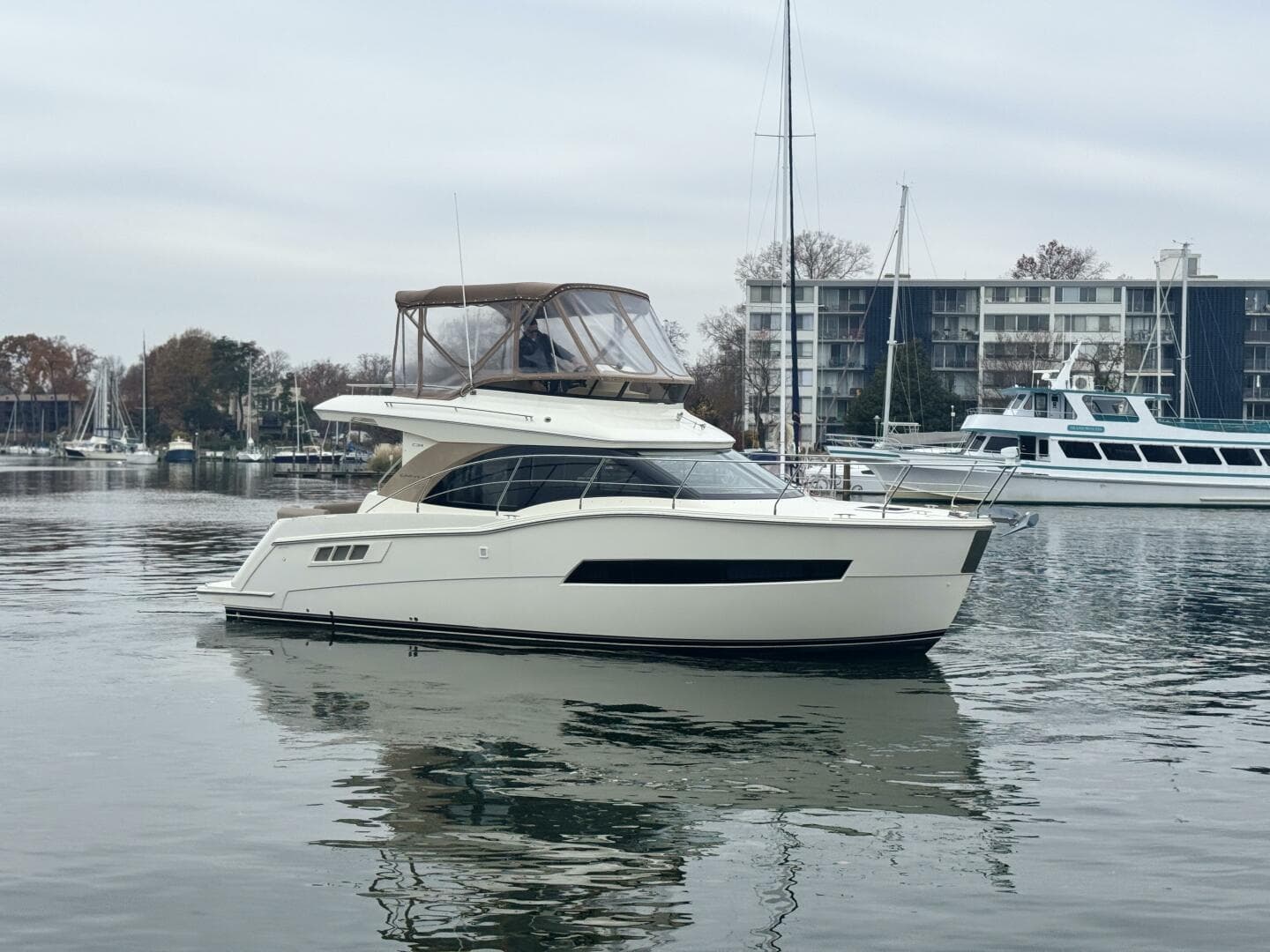 2016 Carver C-34 Command Bridge — photo 10