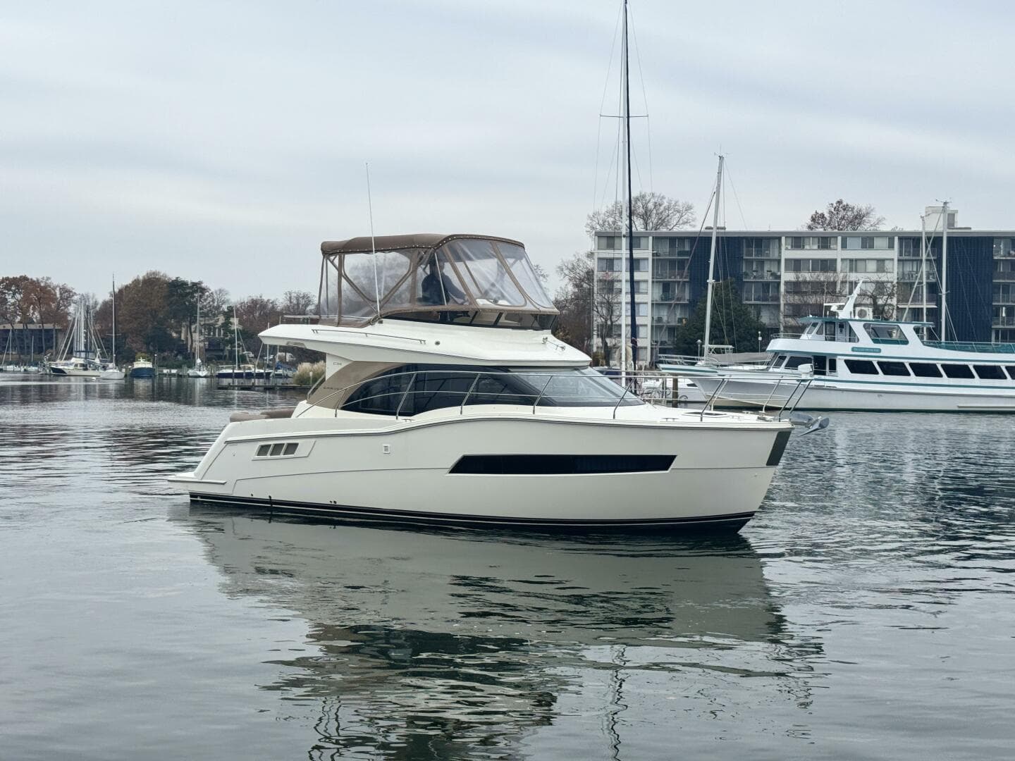 2016 Carver C-34 Command Bridge — photo 11