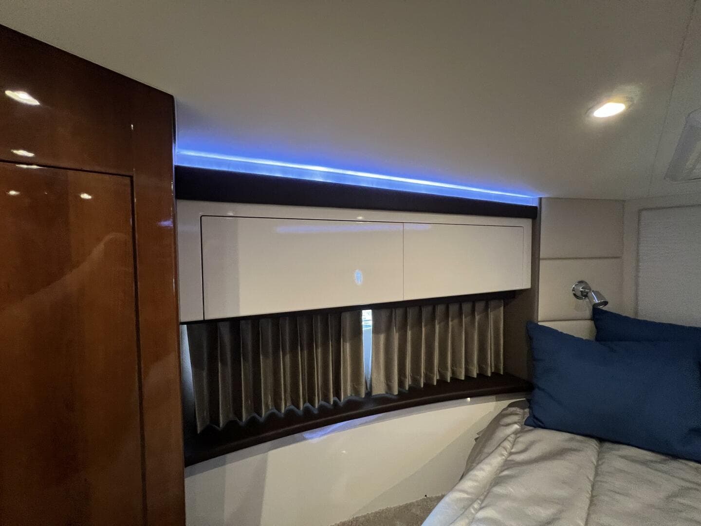 2016 Carver C-34 Command Bridge — photo 17