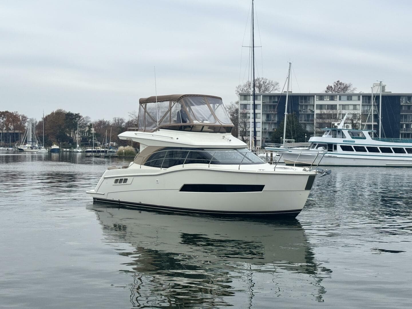 2016 Carver C-34 Command Bridge — photo 12