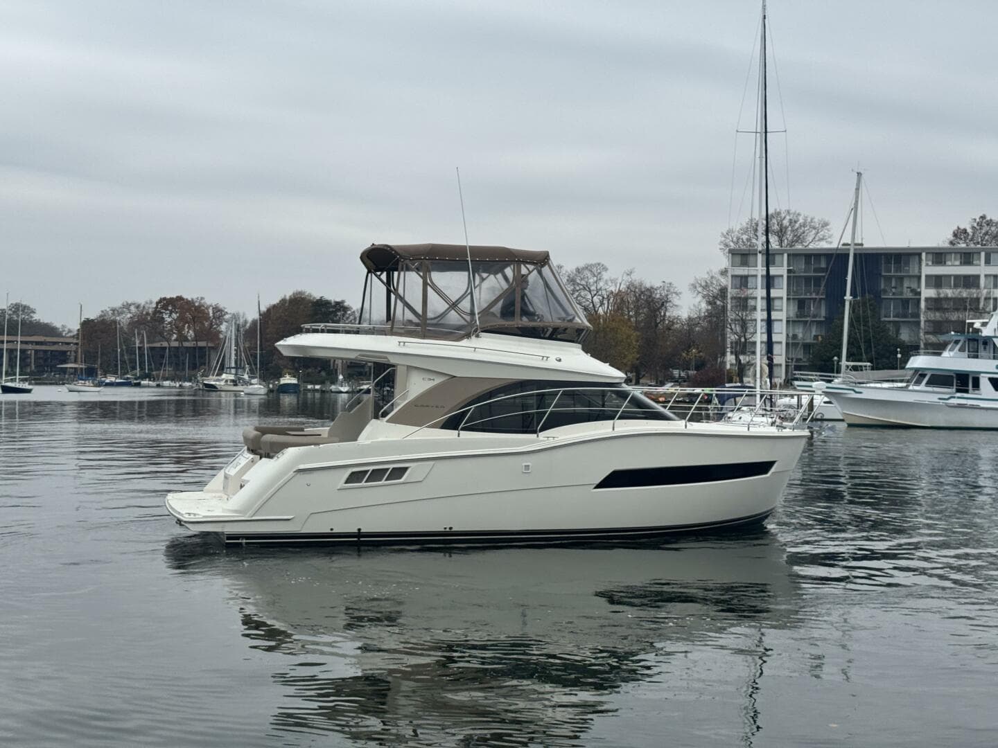 2016 Carver C-34 Command Bridge — photo 8