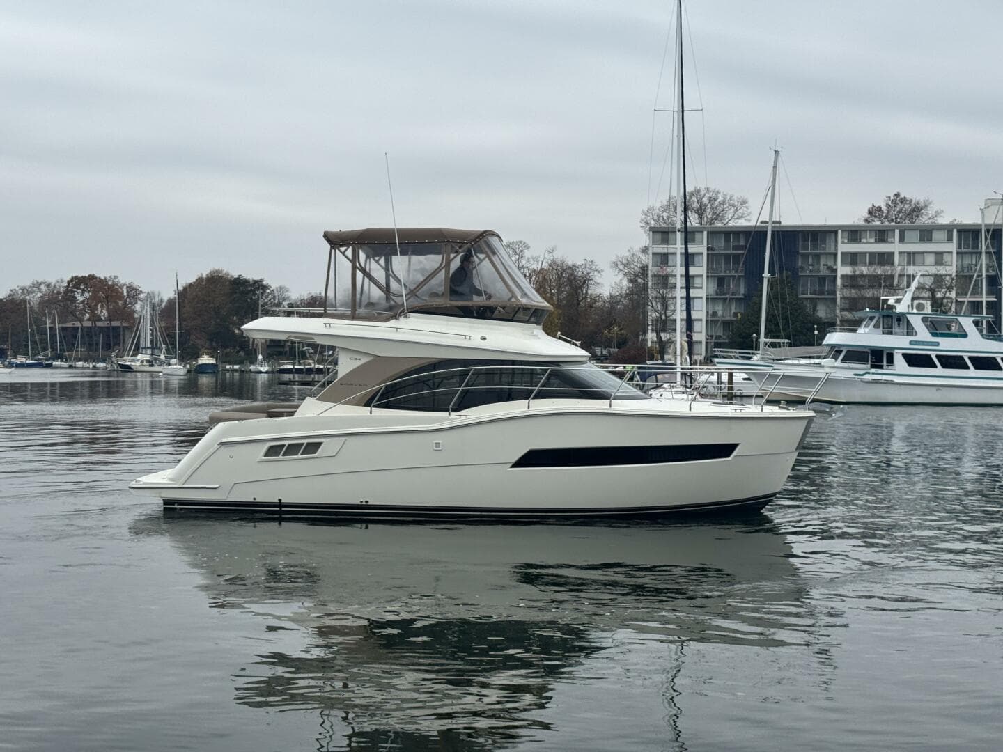 2016 Carver C-34 Command Bridge — photo 9