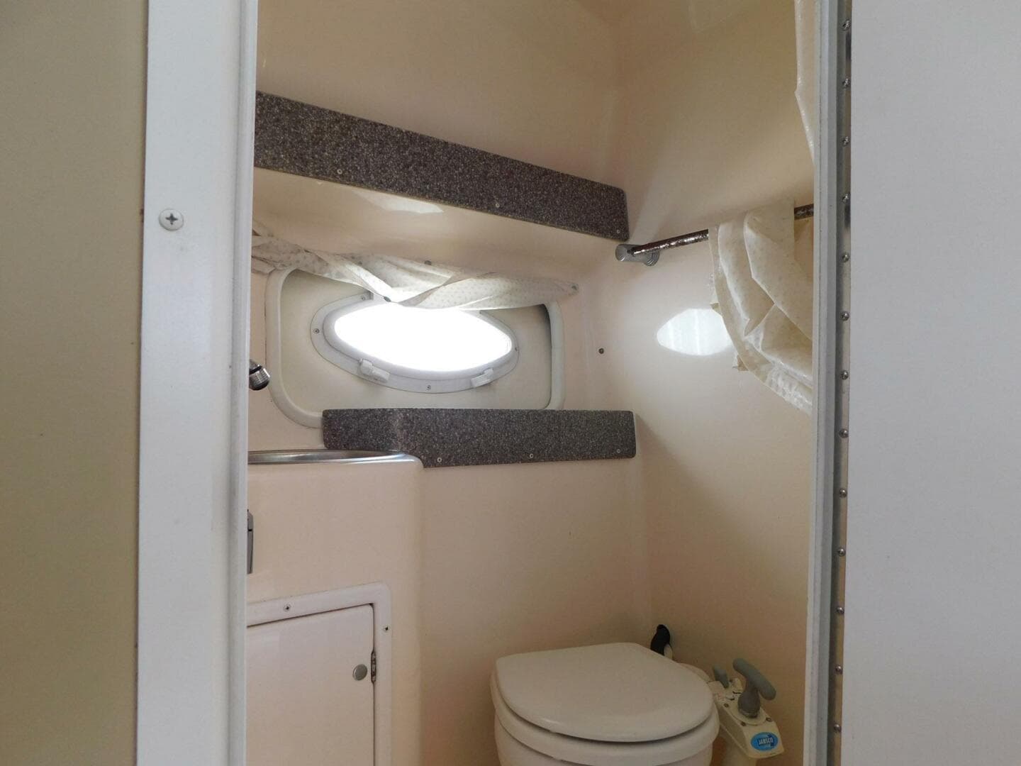 2004 Rinker Fiesta Vee 270 — photo 8