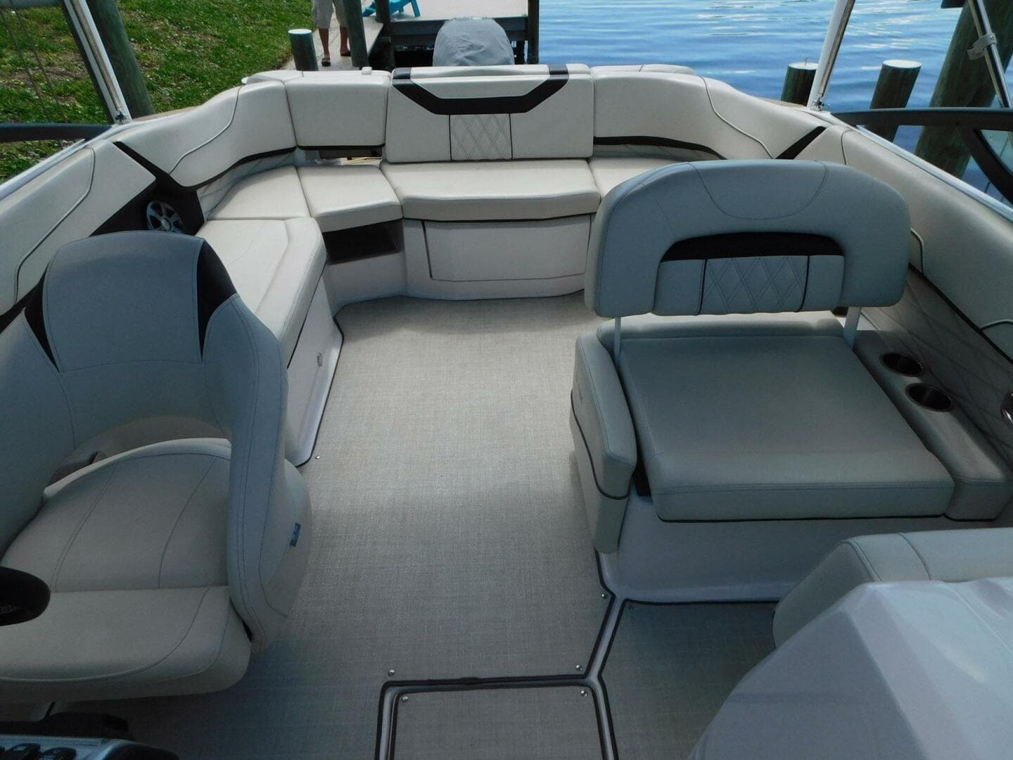 2021 Regal 23 Obx — photo 7