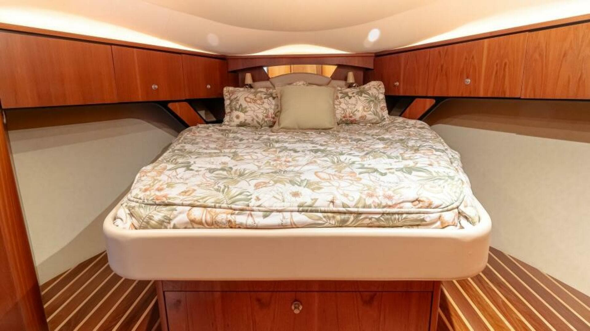 2007 Tiara Yachts 4300 Sovran — photo 15