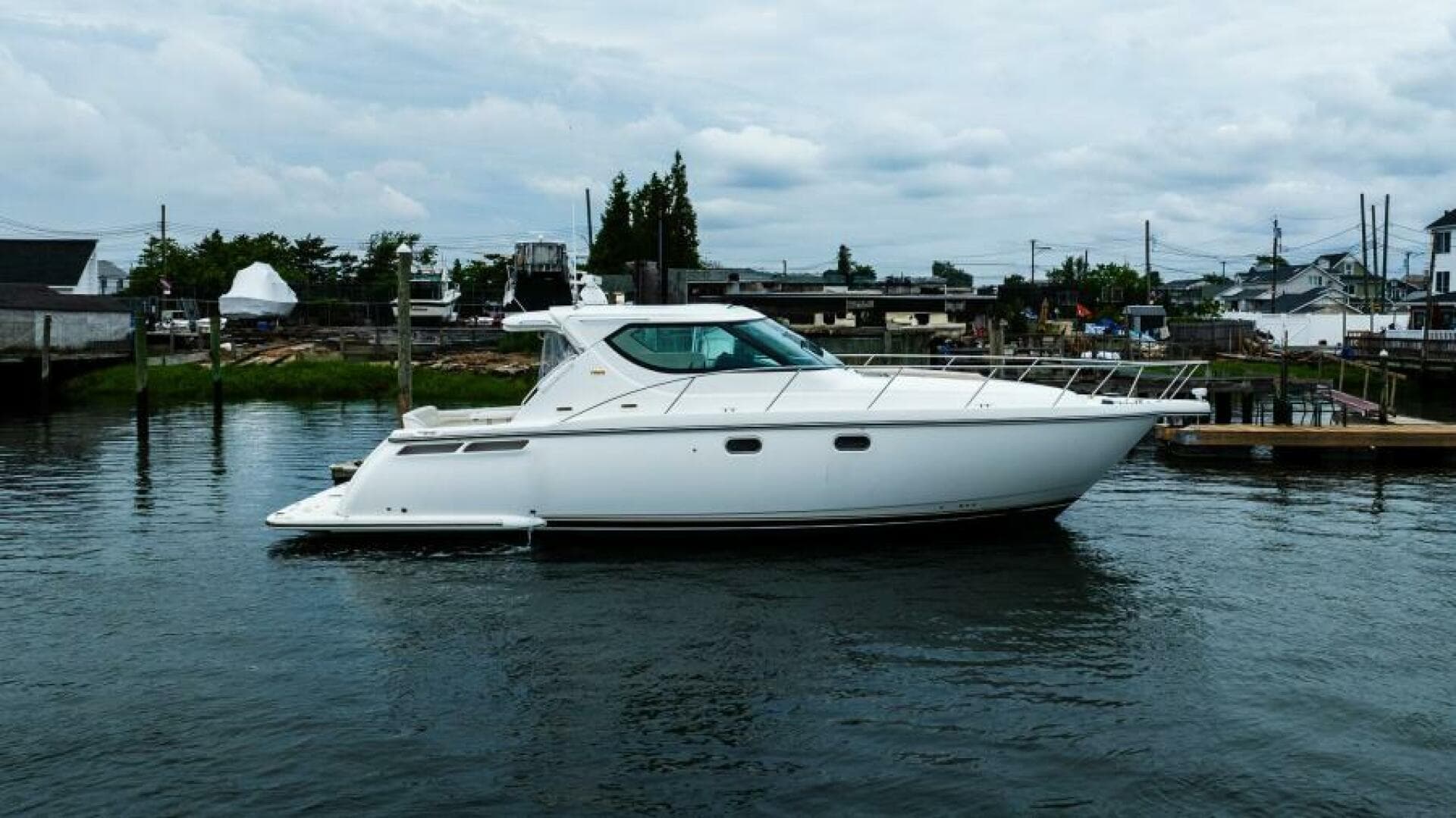 2007 Tiara Yachts 4300 Sovran — photo 1
