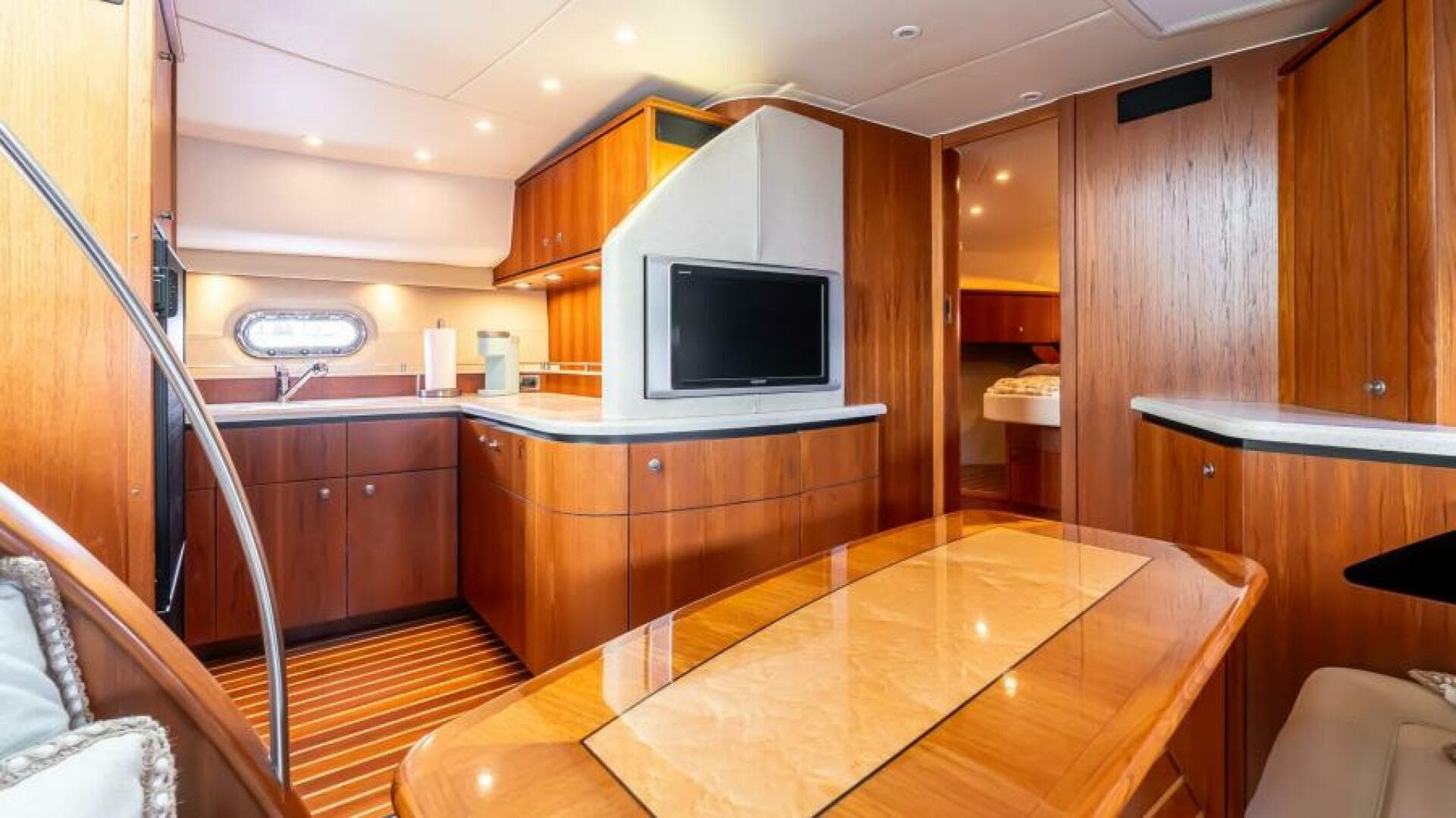 2007 Tiara Yachts 4300 Sovran — photo 13