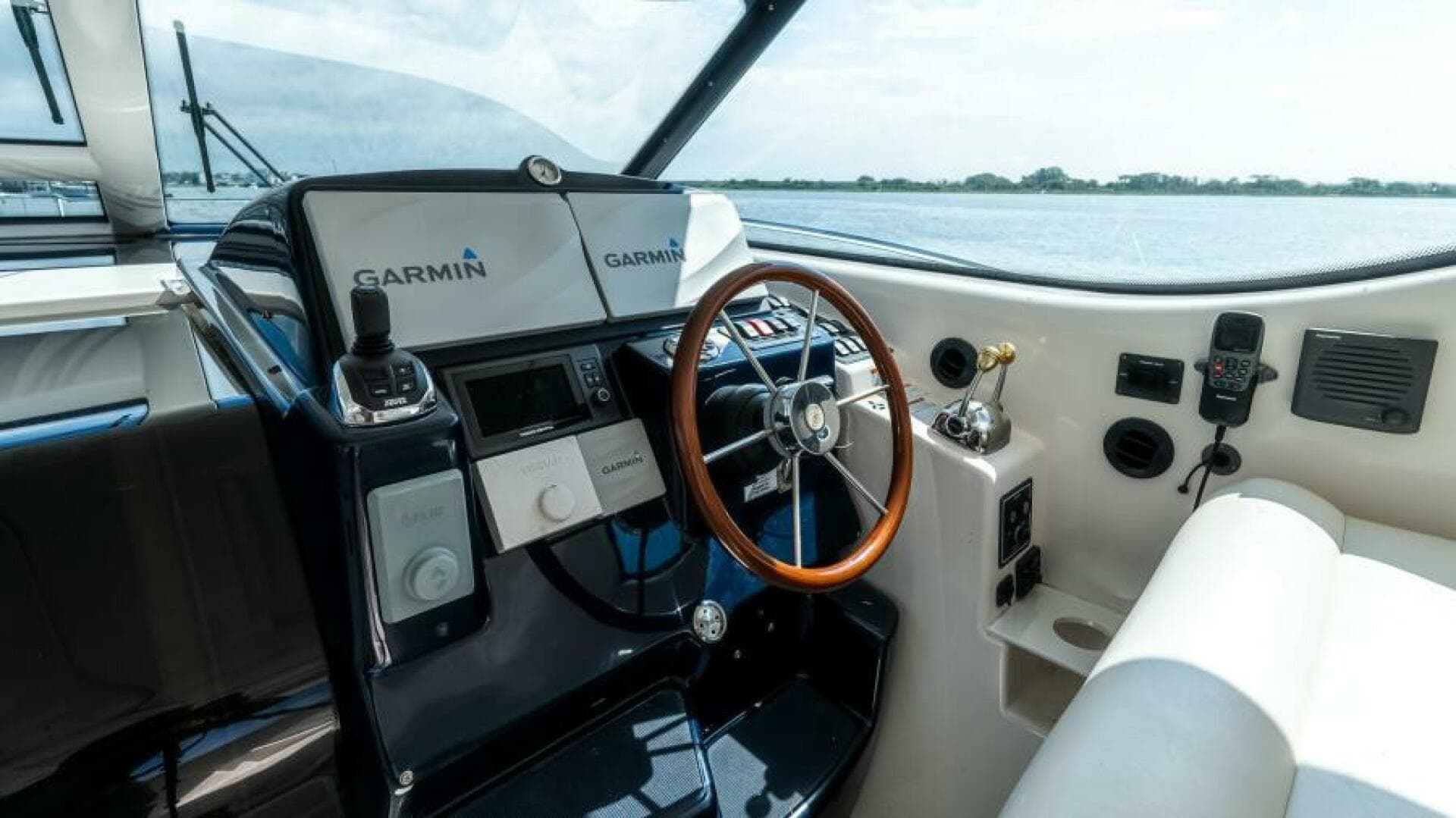 2007 Tiara Yachts 4300 Sovran — photo 8