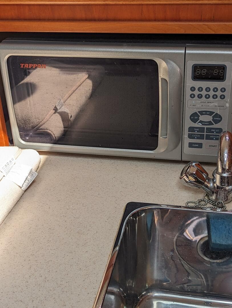 2006 Hunt Surf Hunter 33 — photo 30