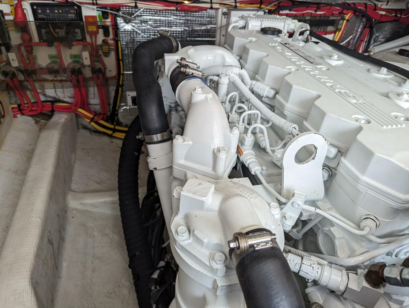 2006 Hunt Surf Hunter 33 — photo 9