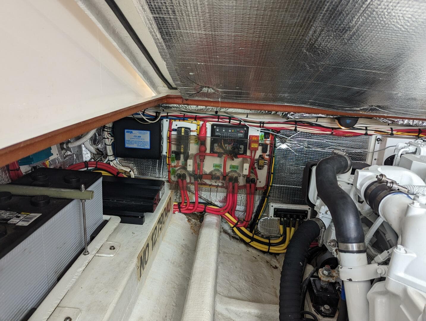 2006 Hunt Surf Hunter 33 — photo 12