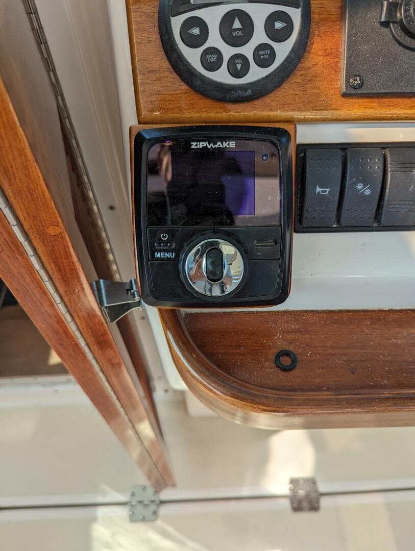 2006 Hunt Surf Hunter 33 — photo 24