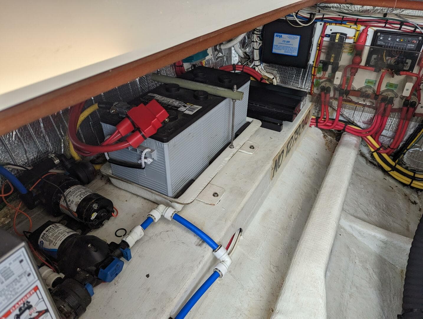 2006 Hunt Surf Hunter 33 — photo 8