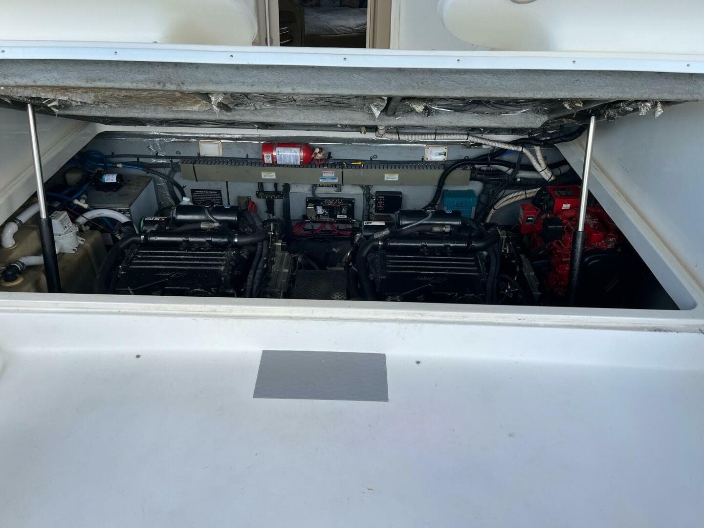 2001 Sea Ray 340 — photo 15