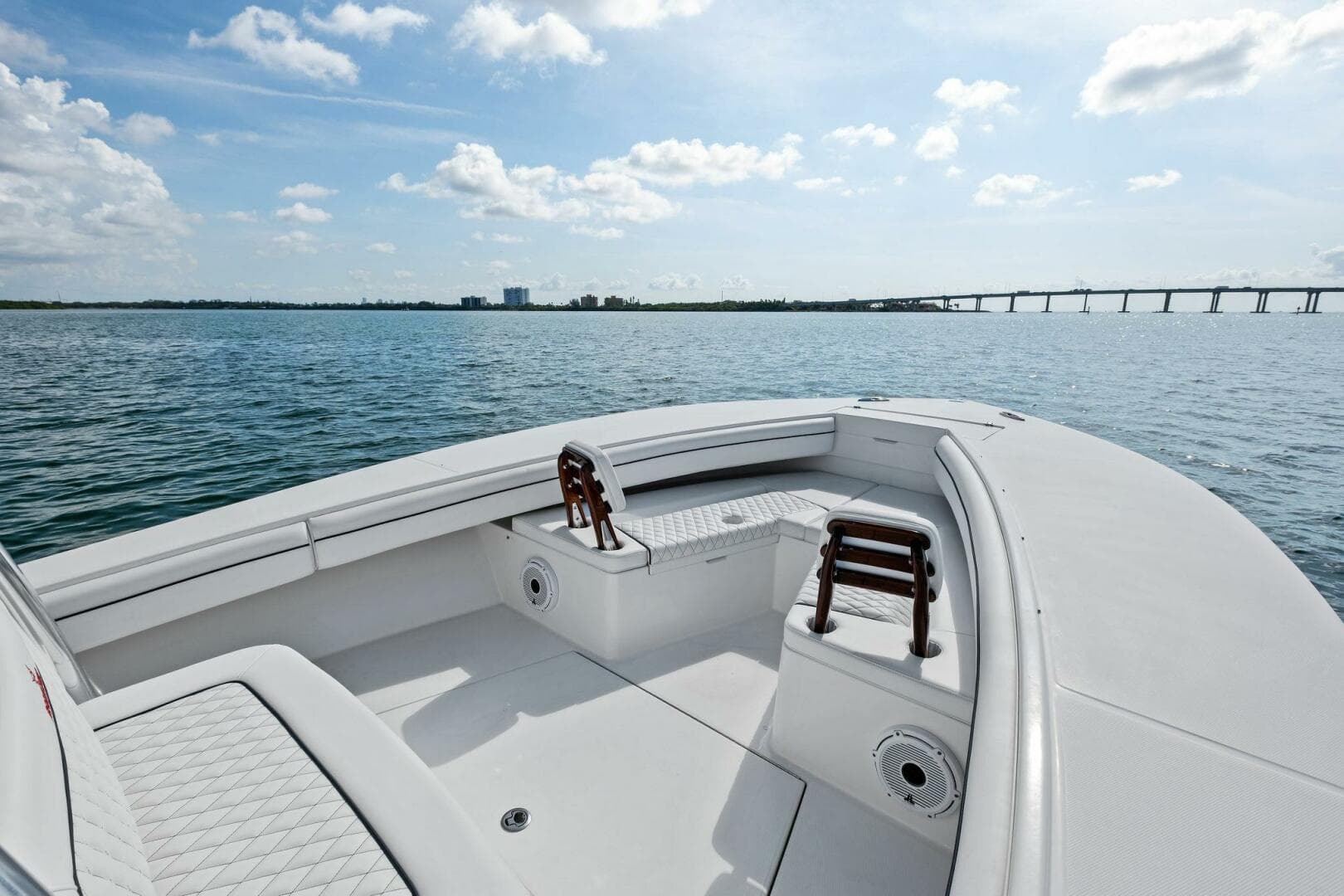 2012 Regulator 32 FS — photo 6