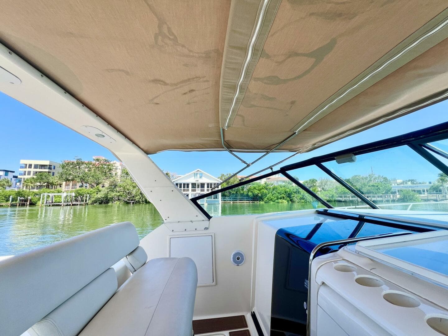 1998 Tiara Yachts 3500 Express — photo 10