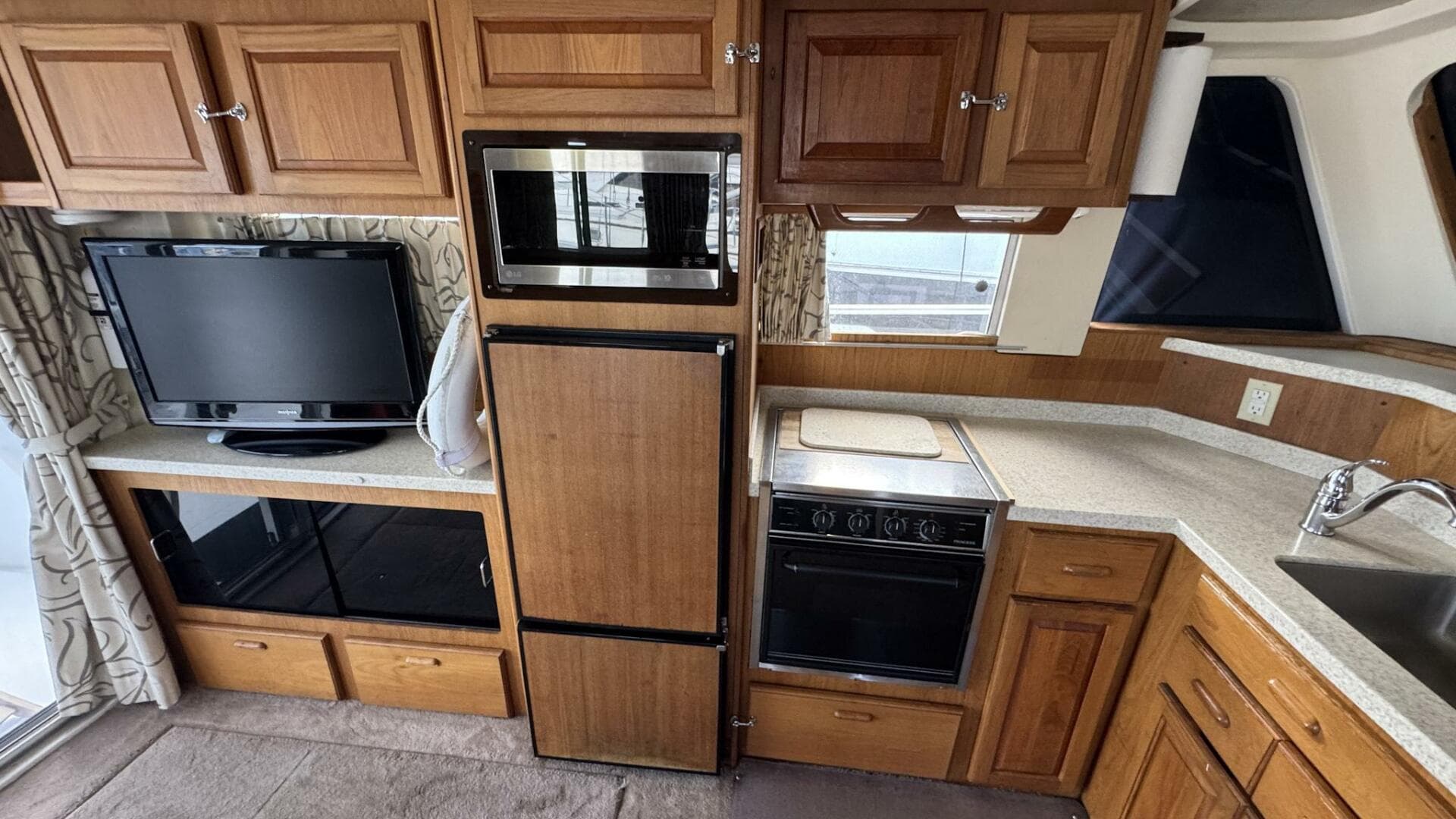 1999 Mainship 350 Trawler — photo 11