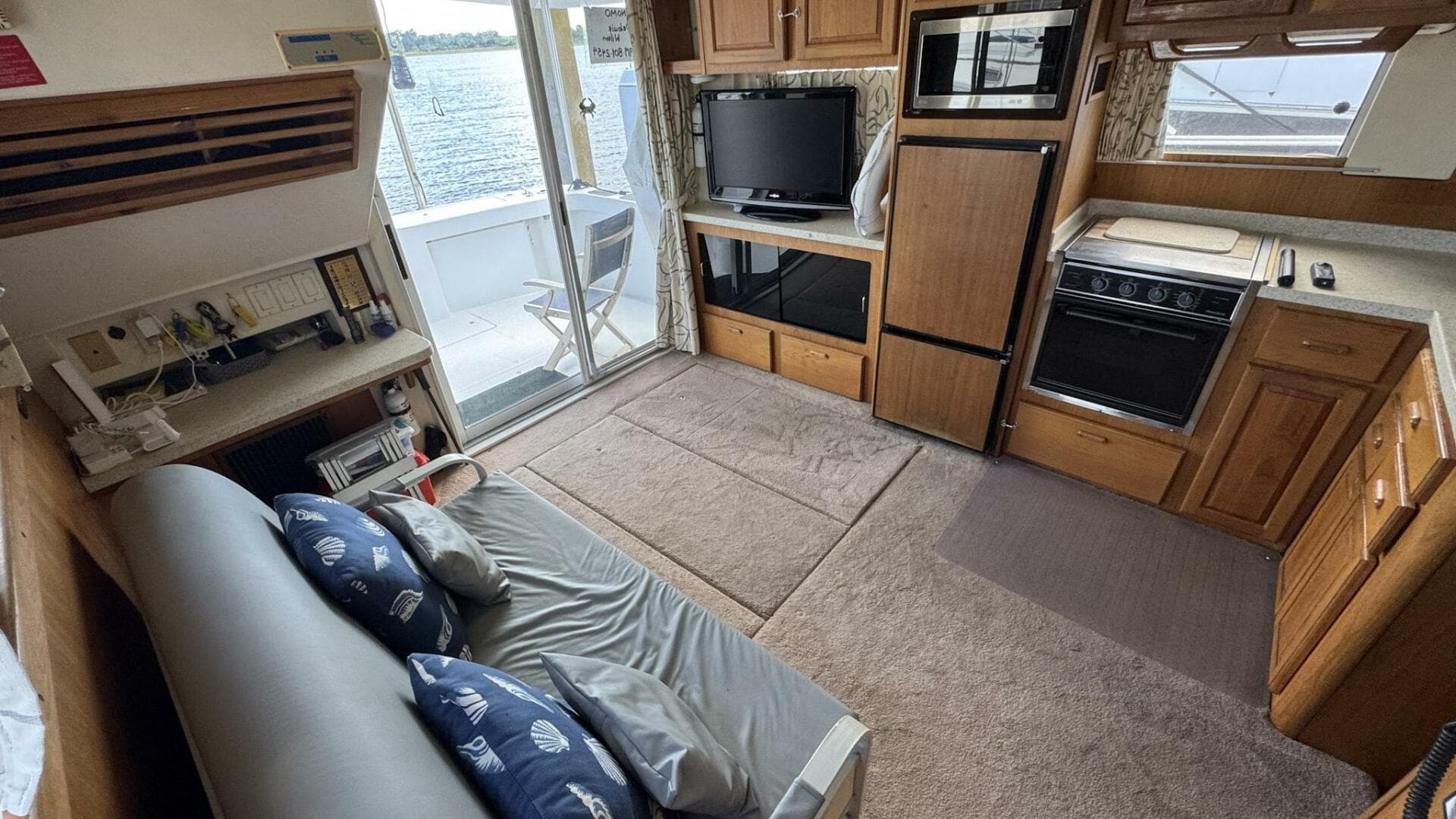 1999 Mainship 350 Trawler — photo 9