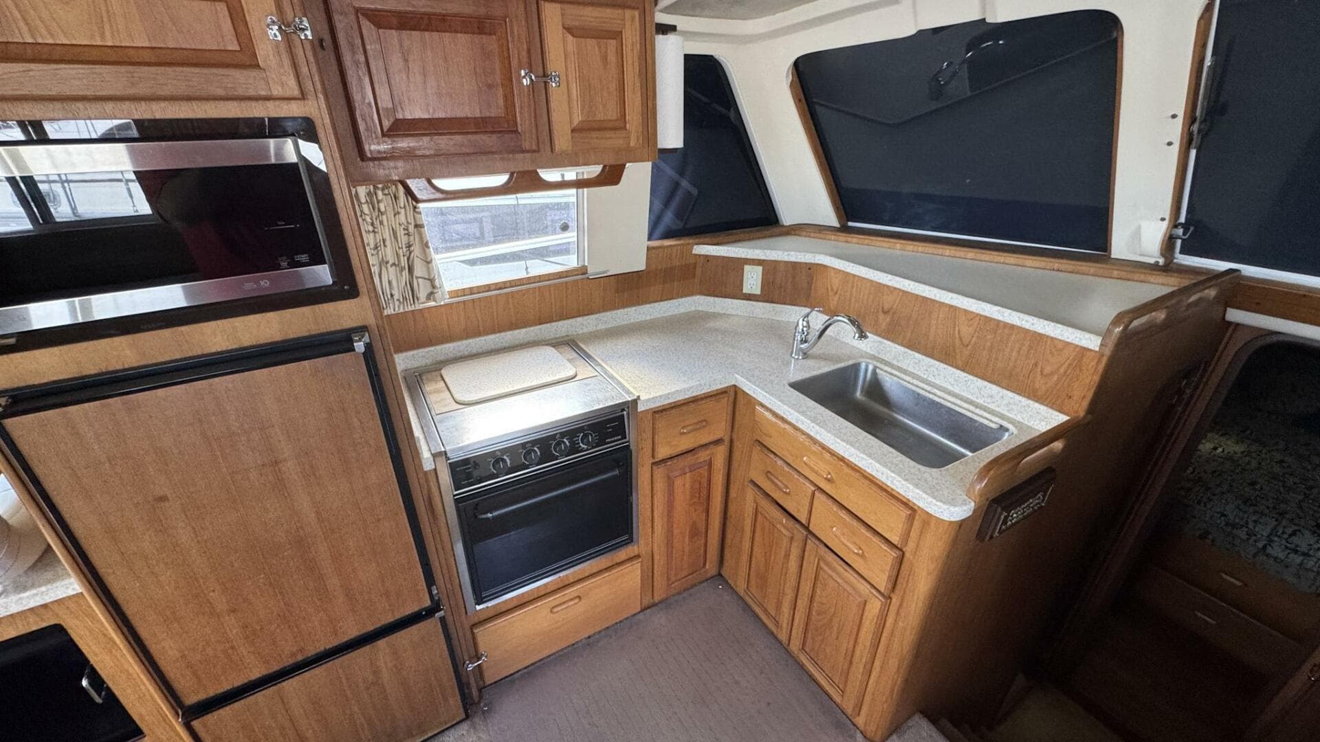 1999 Mainship 350 Trawler — photo 12