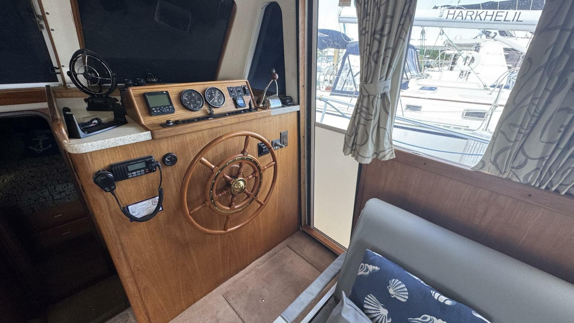 1999 Mainship 350 Trawler — photo 28