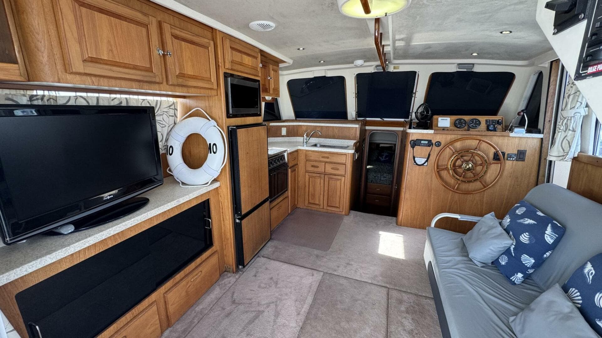 1999 Mainship 350 Trawler — photo 17
