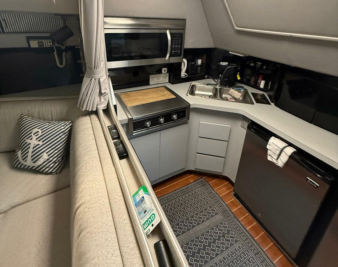 1989 Sea Ray 460 Express Cruiser — photo 17