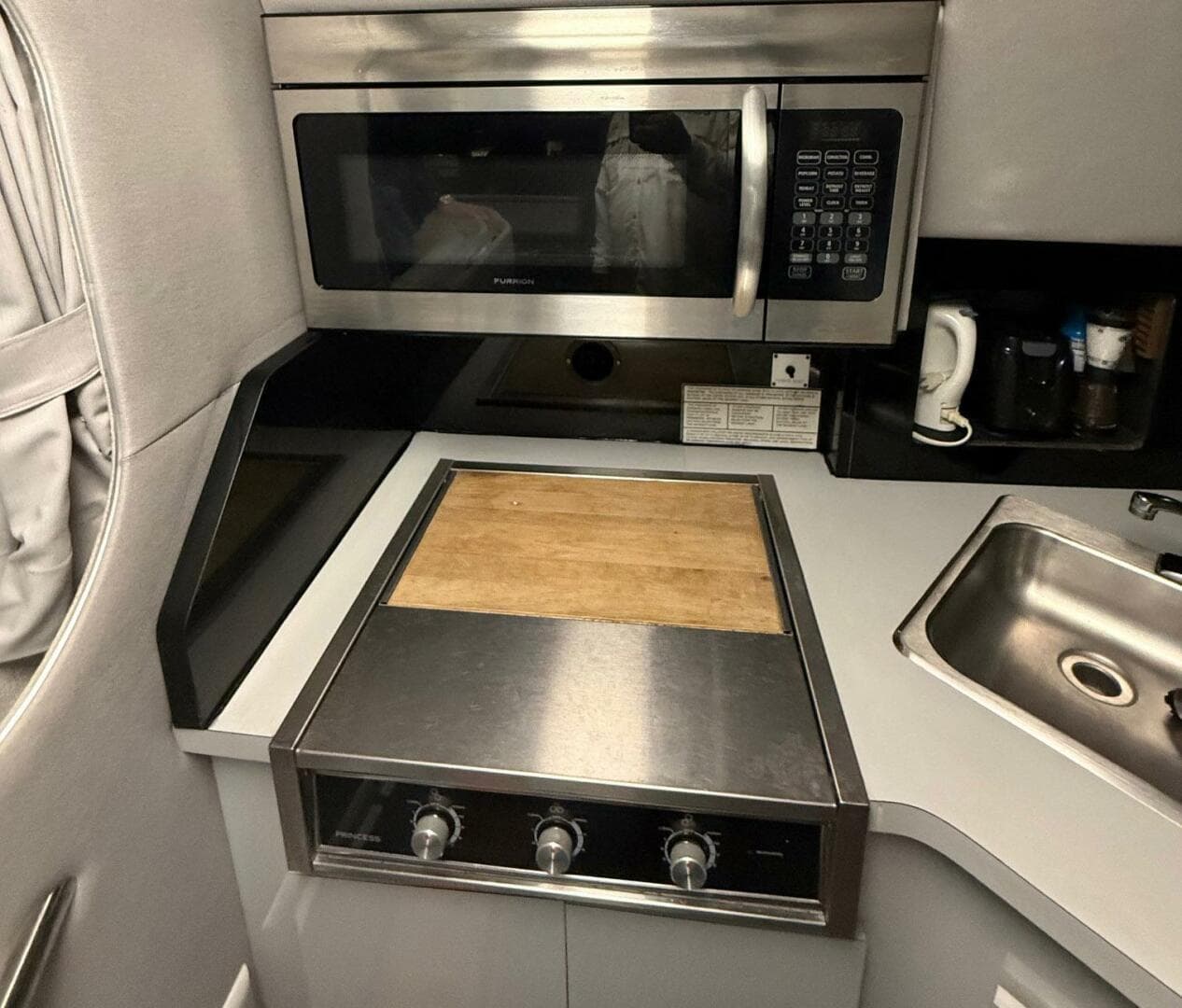 1989 Sea Ray 460 Express Cruiser — photo 19