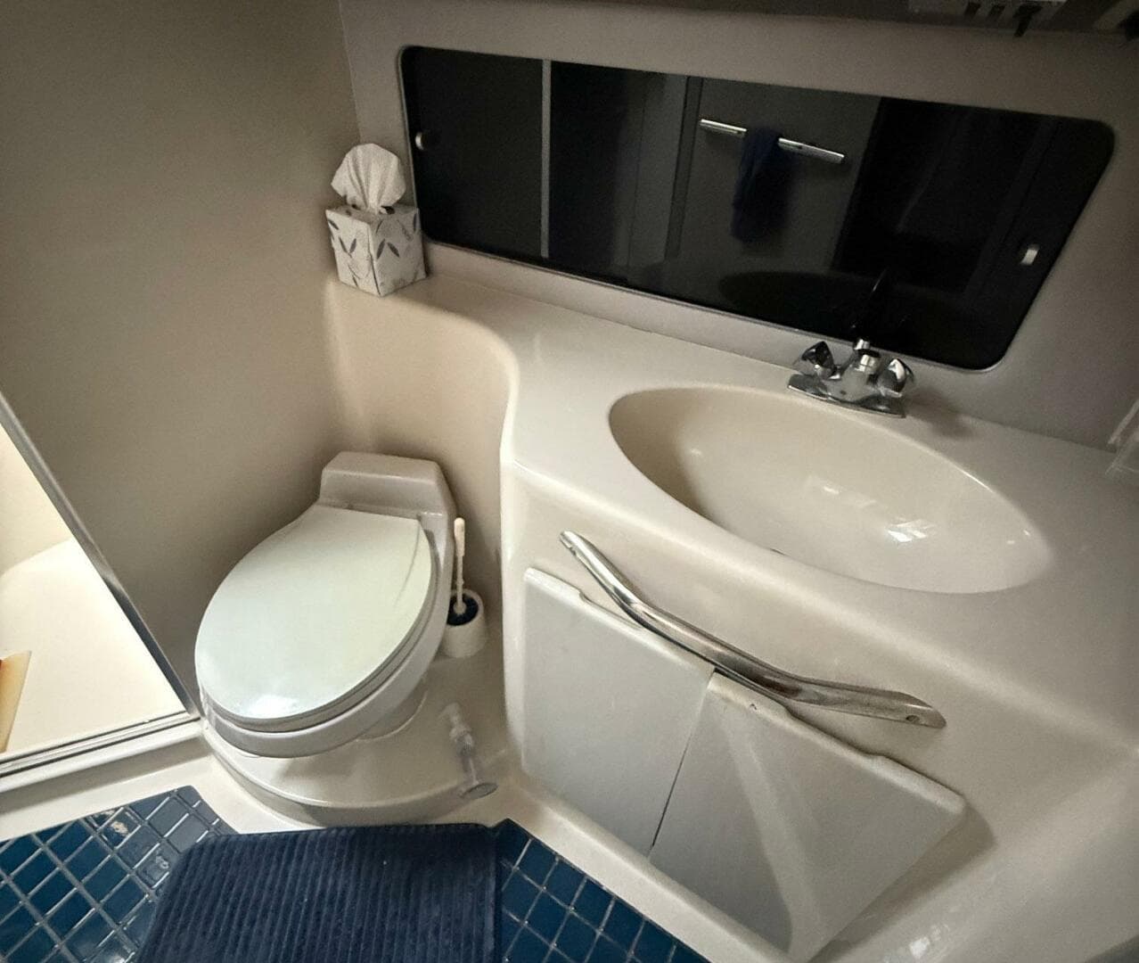 1989 Sea Ray 460 Express Cruiser — photo 22