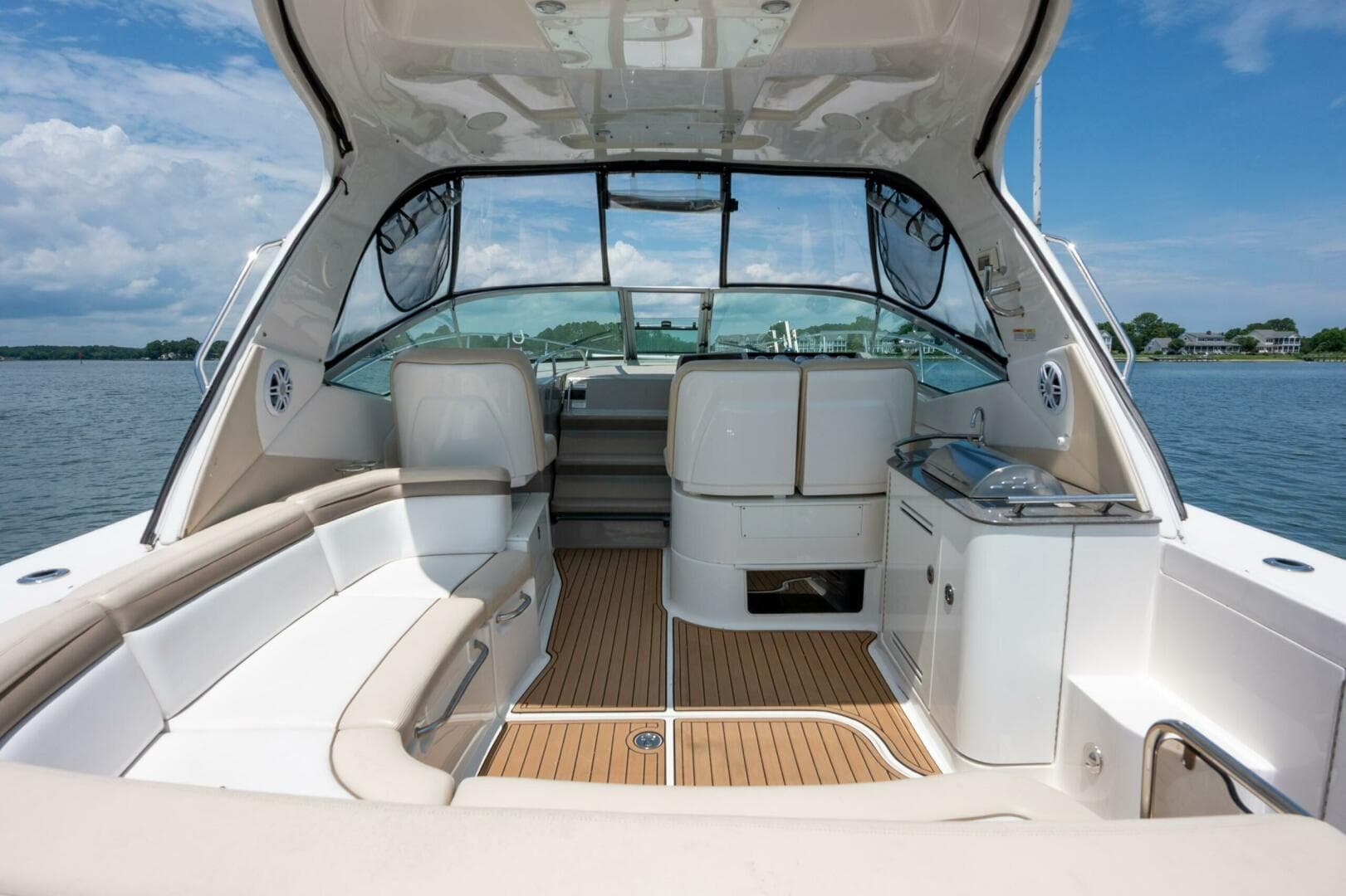 2013 Sea Ray 370 Sundancer — photo 10
