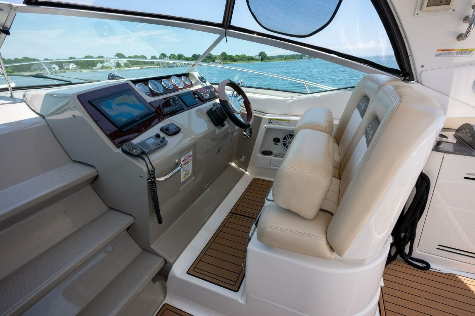 2013 Sea Ray 370 Sundancer — photo 13