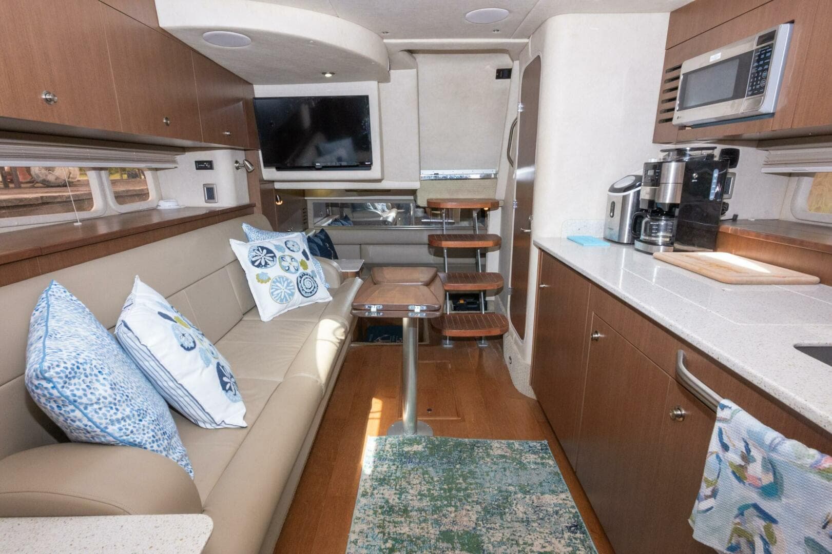 2013 Sea Ray 370 Sundancer — photo 31