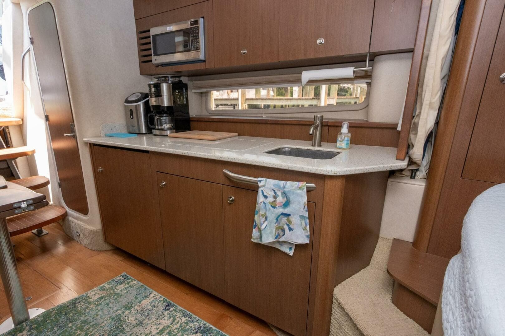 2013 Sea Ray 370 Sundancer — photo 33