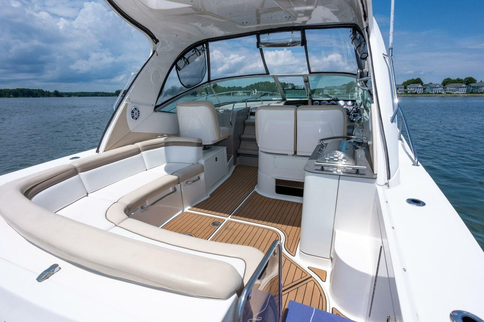 2013 Sea Ray 370 Sundancer — photo 9