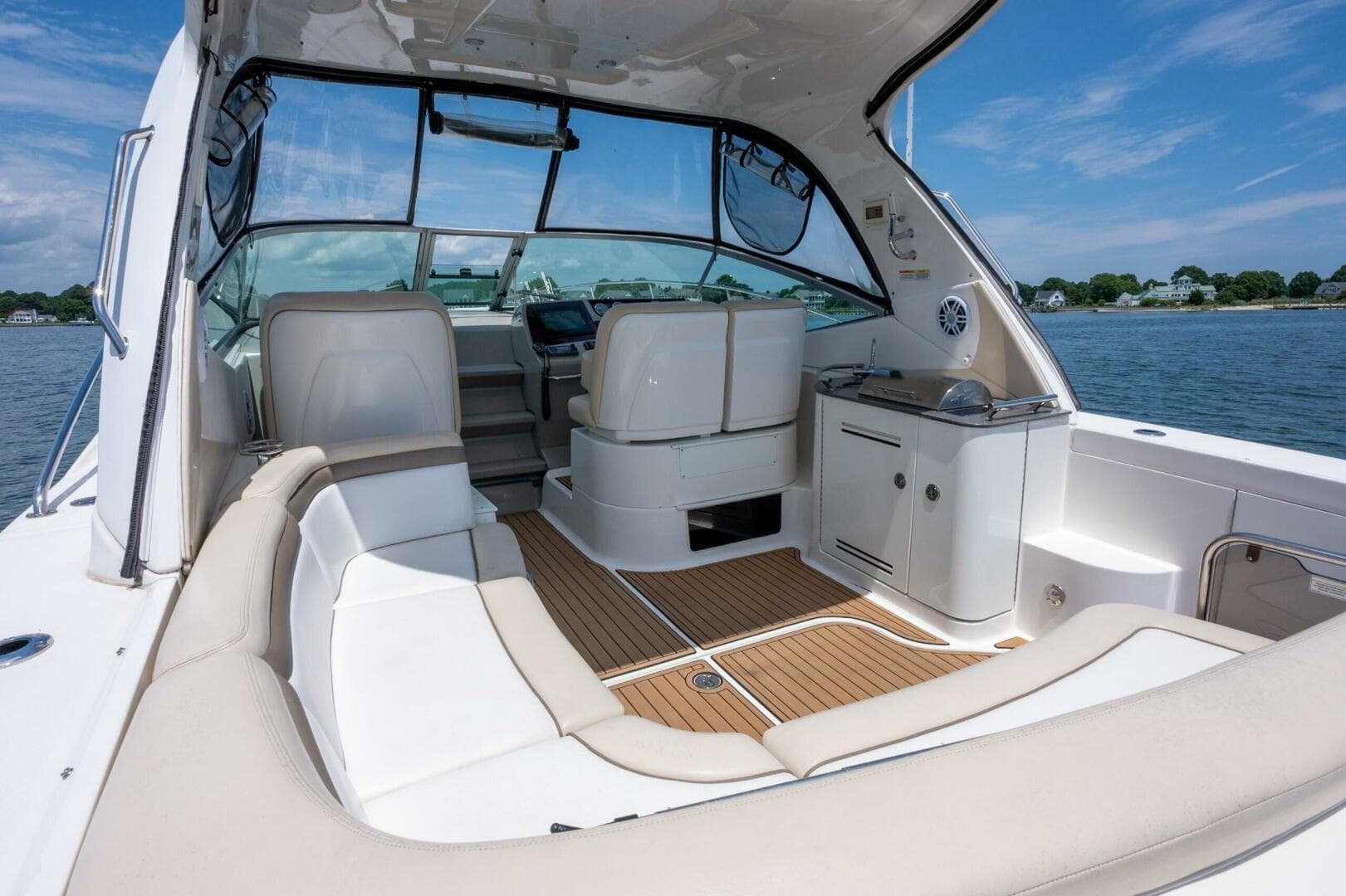 2013 Sea Ray 370 Sundancer — photo 11